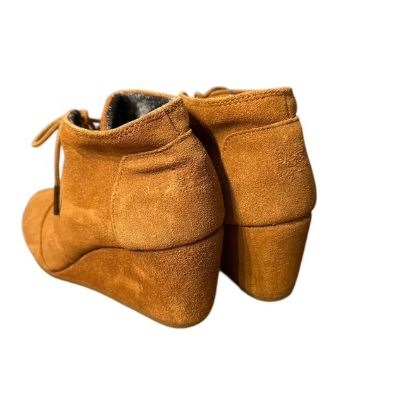 Tom’s Desert Suede Wedge Ankle Boots - Picture 5 of 7